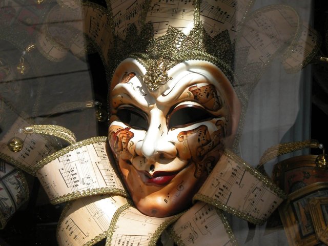 Венецианская маска Арлекино